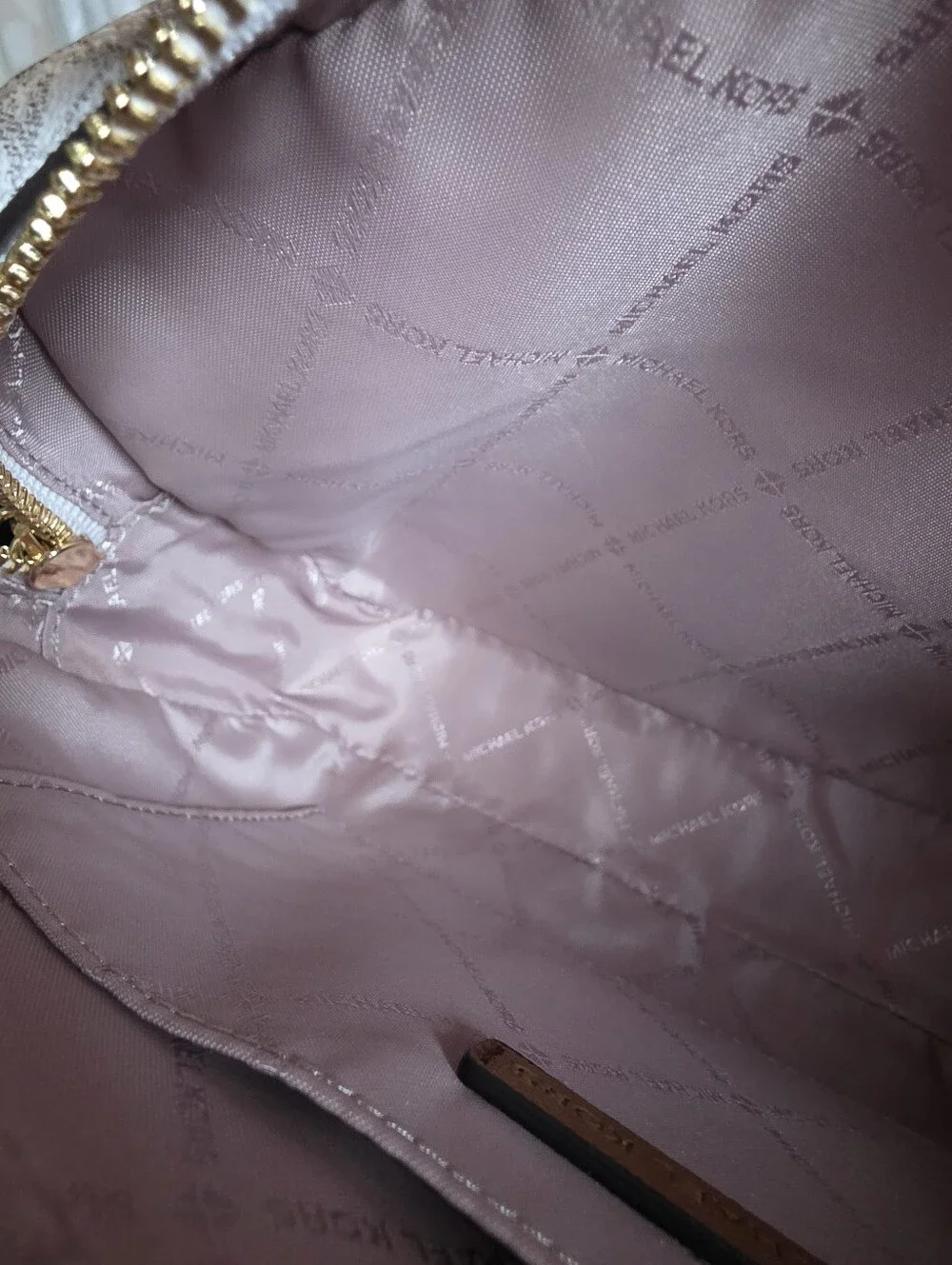 Brand New With Tags Michael Kors Jet Set Camera Bag